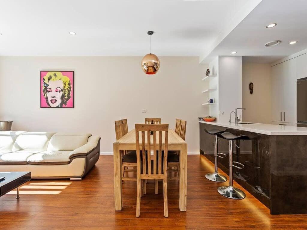 Sleek Modern Pad Next To Spark Arena Free Parking Окленд Екстер'єр фото