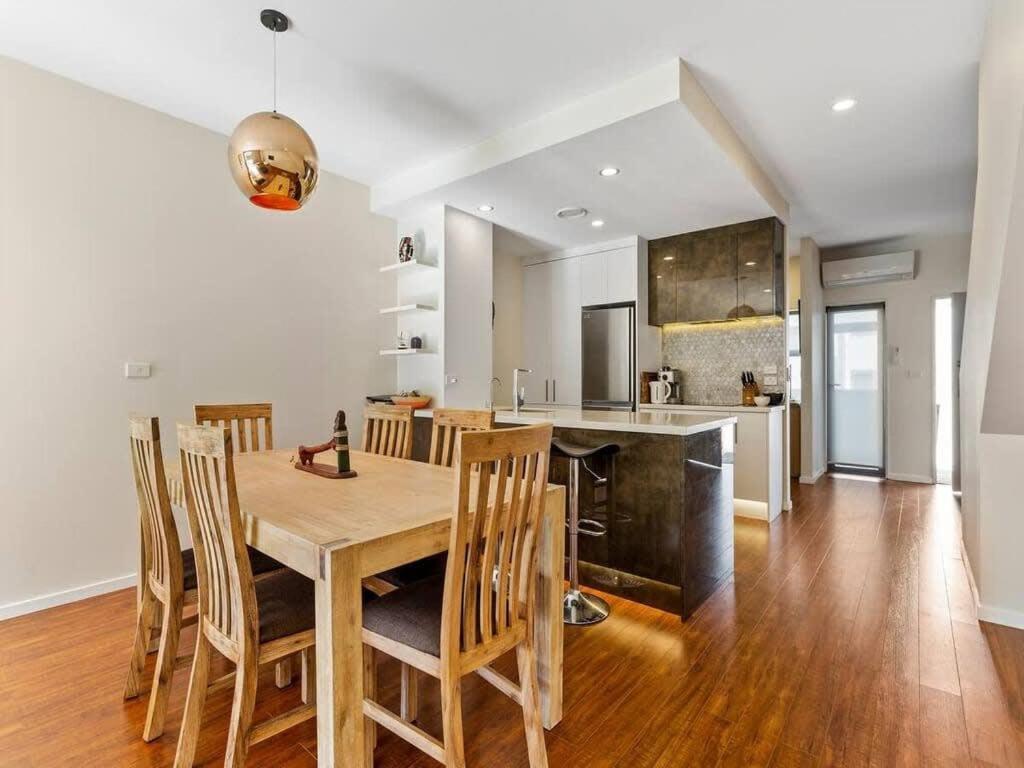 Sleek Modern Pad Next To Spark Arena Free Parking Окленд Екстер'єр фото